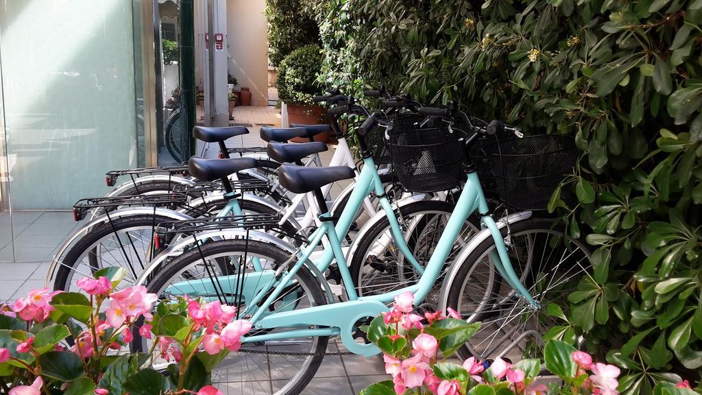 Acasamia Welchome Hotel Rimini Zewnętrze zdjęcie
